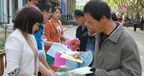 “世界知識產(chǎn)權(quán)日”市科技局上街頭講解相關(guān)知識