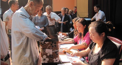 商洛舉行江南惠民小區(qū)廉租房抽號分配活動