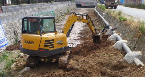商洛河道管理處對(duì)黃沙橋河道實(shí)施綜合治理