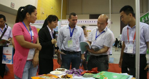 商洛市十余家企業(yè)參展跨采會(huì)