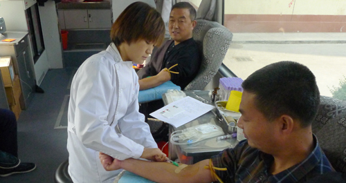 商洛日報社職工自發(fā)組織獻血活動