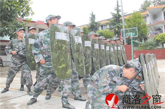 警棍盾牌術(shù)訓(xùn)練