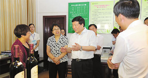 夯實(shí)“五級書記”政治責(zé)任確保同步夠格全面建成小康