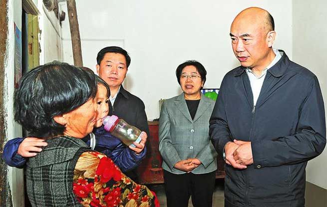 加大力度發(fā)展扶貧產(chǎn)業(yè) 滿懷感情推動精準(zhǔn)脫貧