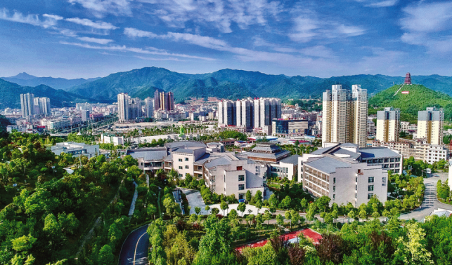 秦嶺封面展新姿