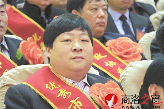 在日前召開的市政協(xié)會上，沈傳奇被評為優(yōu)秀政協(xié)委員。