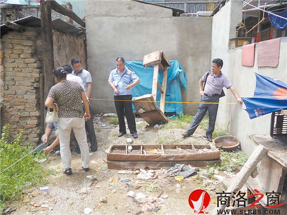 王濤在案發(fā)現(xiàn)場(chǎng)調(diào)查取證