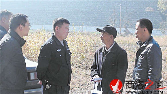 姬軍深入基層，了解民情。