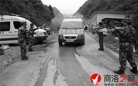 出入搶險救援現(xiàn)場的車輛、人員必須消毒防疫