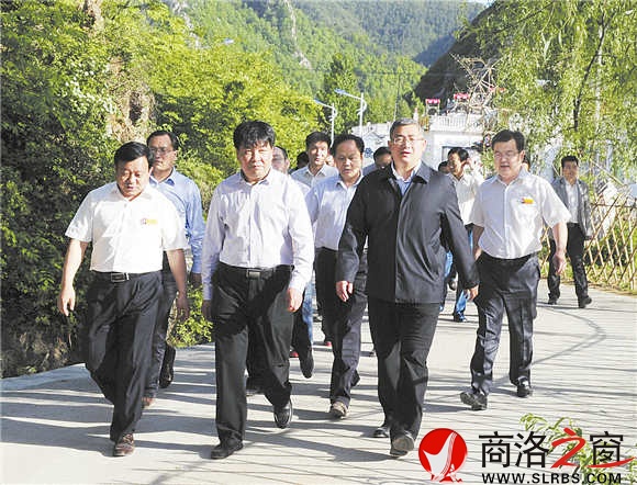 縣委書(shū)記璩澤濤、縣長(zhǎng)王宇鵬深入項(xiàng)目建設(shè)現(xiàn)場(chǎng)檢查指導(dǎo)工作
