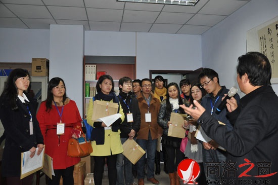 “邀請(qǐng)公民代表走進(jìn)政府機(jī)關(guān)”活動(dòng)走進(jìn)洛南文廣局