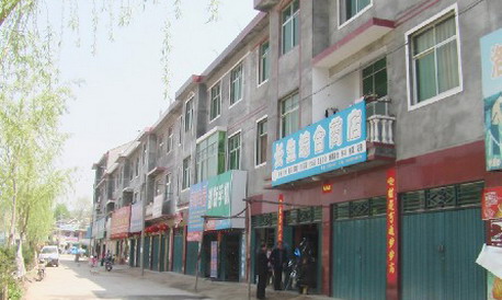 改善群眾生產(chǎn)生活環(huán)境，提升小城鎮(zhèn)建設水平