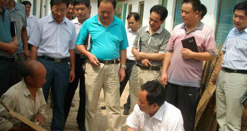 縣委書記雷二虎來景村調(diào)研主導產(chǎn)業(yè)