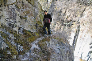 300多雙鞋見證37年溝溝坎坎出診路(圖)