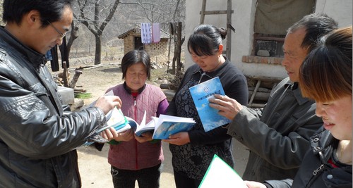 丹鳳：推廣科學(xué)種田的年輕村官