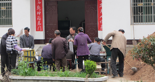 商南：小香菇開出幸?；?>
        <div   id=