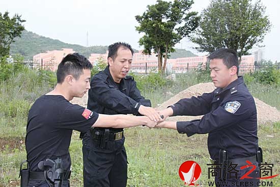 武警出身的趙平還擔(dān)任分局日常訓(xùn)練、培訓(xùn)任務(wù)