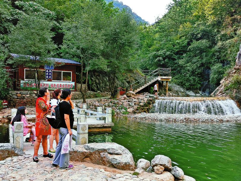 在家門口就業(yè)，吃上“旅游飯”