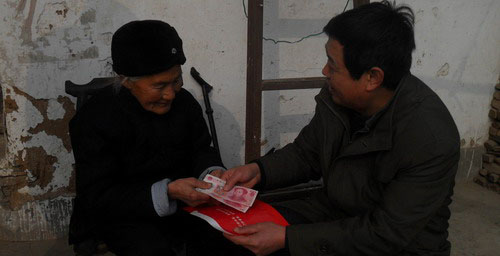 商南真情關(guān)愛高齡老人