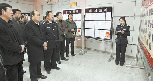 讓商山黨旗更鮮艷