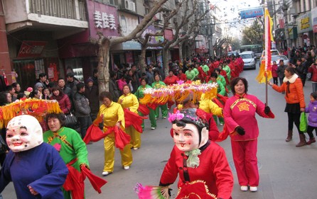 鎮(zhèn)安群眾載歌載舞慶元旦