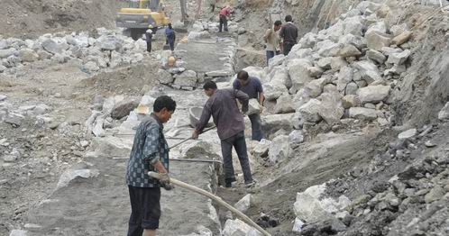 鎮(zhèn)安青槐社區(qū)抓緊修建冰河南路堤防