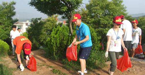 丹鳳由中學(xué)生組成的創(chuàng)衛(wèi)志愿者服務(wù)隊成立