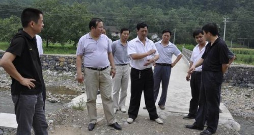 省農(nóng)業(yè)開(kāi)發(fā)領(lǐng)導(dǎo)小組米糧鎮(zhèn)檢查驗(yàn)收2009年項(xiàng)目建設(shè)