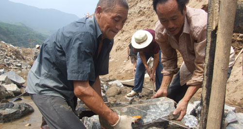 丹鳳對千米堤防進行綜合治理