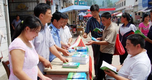 靈口鎮(zhèn)積極開展“法律援助三秦行”活動(dòng)