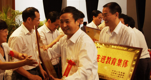 山陽縣舉行慶祝教師節(jié)暨表彰大會