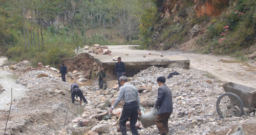 十里坪鎮(zhèn)啟動(dòng)趙白路修復(fù)工程