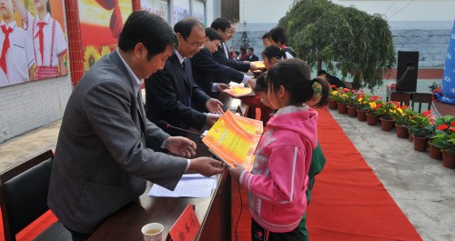 丹鳳舉行“小手拉大手幸福千萬(wàn)家”主題攝影書(shū)畫(huà)大賽