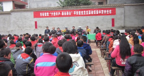 丹鳳法院鐵峪鋪法庭開展送法進(jìn)校園活動(dòng)