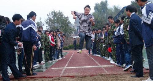 丹鳳縣職教中心舉行了2011年秋季田徑運(yùn)動(dòng)會(huì)