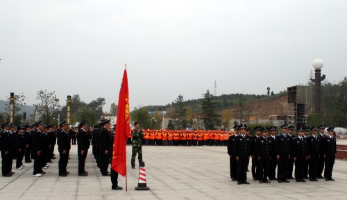 商南對(duì)城管執(zhí)法隊(duì)員進(jìn)行軍訓(xùn)