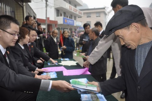 鎮(zhèn)安法院深入開展“下基層、訪民意、聽民聲”活動(dòng)