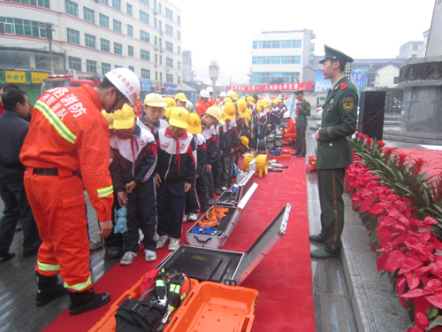 商南縣城關(guān)希望小學(xué)高度重視冬季安全工作