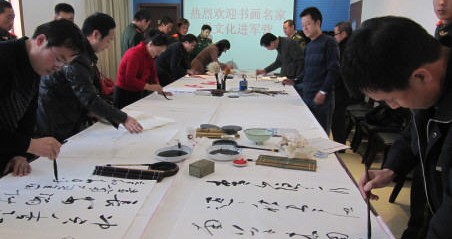 省市書畫協(xié)會會員深入丹鳳消防、武警進行書畫義寫