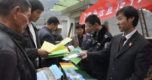 米糧鎮(zhèn)開展“送法進村組”