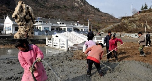 石坡街修建禹平廣場(chǎng)