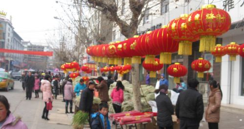 洛南街頭年味濃