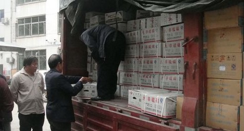 商州區(qū)林業(yè)局幫助核桃種植戶防治病蟲害