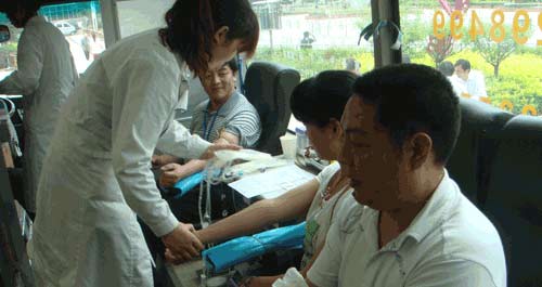 縣紅十字會(huì)組織開展無償獻(xiàn)血志愿服務(wù)活動(dòng)