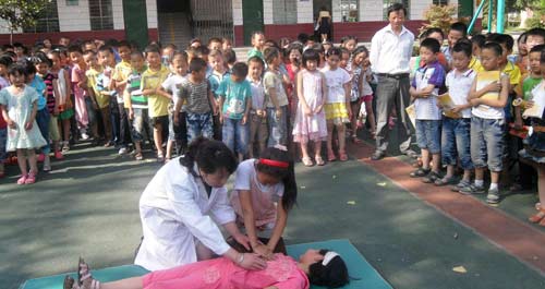 商鎮(zhèn)中心小學(xué)舉行防溺水安全演練