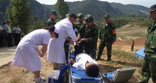 洛南縣九龍礦業(yè)公司舉行應急救援演習