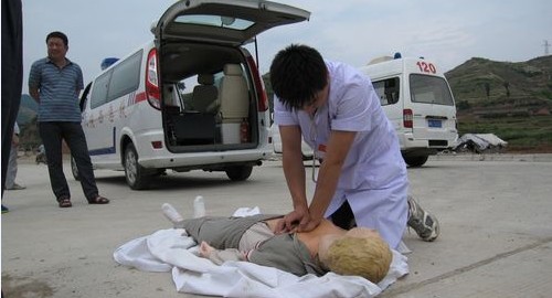 丹鳳縣急救站進(jìn)行急救演練