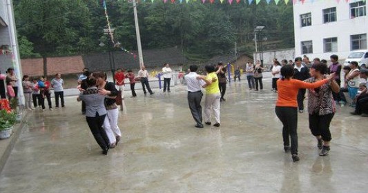 茅坪回族鎮(zhèn)五星村舉行慶“七一”文藝活動