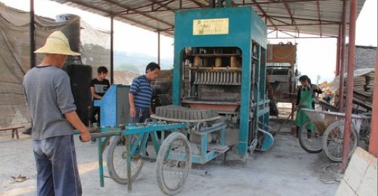 尖角村劉長杰帶動村民在家門口打工就業(yè)