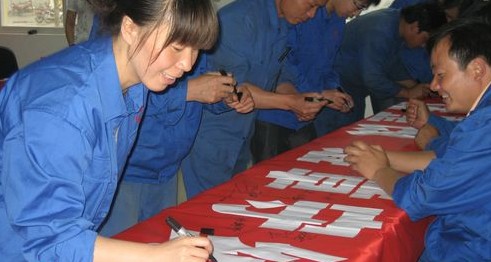 丹鳳縣總工會(huì)開展安全生產(chǎn)承諾簽名活動(dòng)